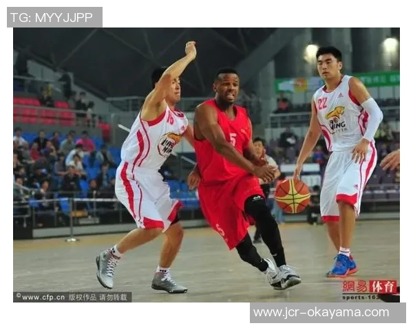 北京篮球队配合引发热议球迷对战术选择和球员默契提出不同看法